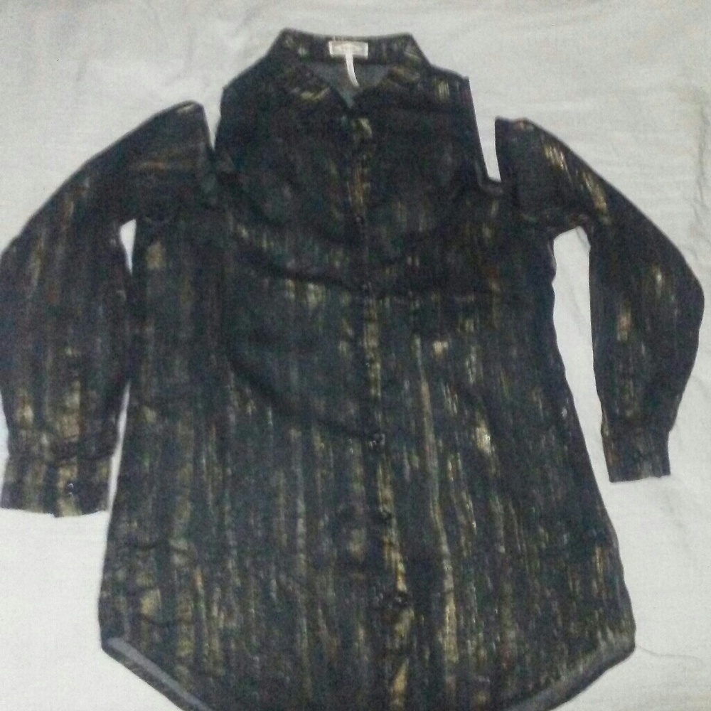 Kirra cold shoulder button up